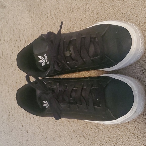 Adidas shoes - Picture 3 of 3